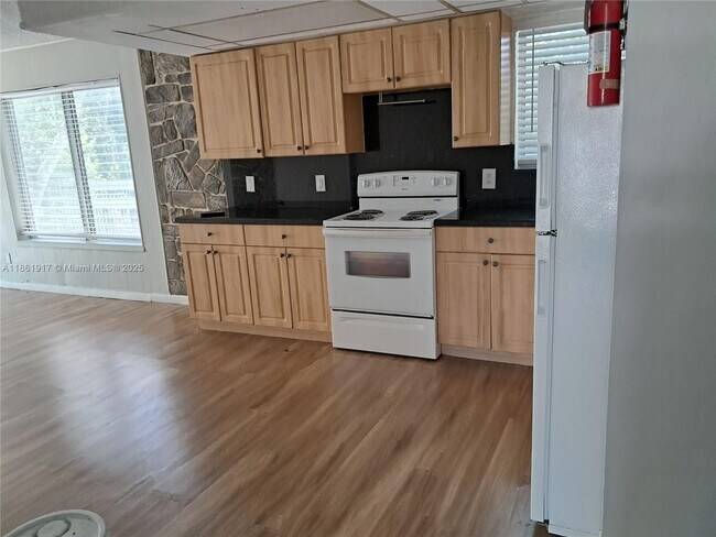 Building Photo - 13025 Emerald Dr