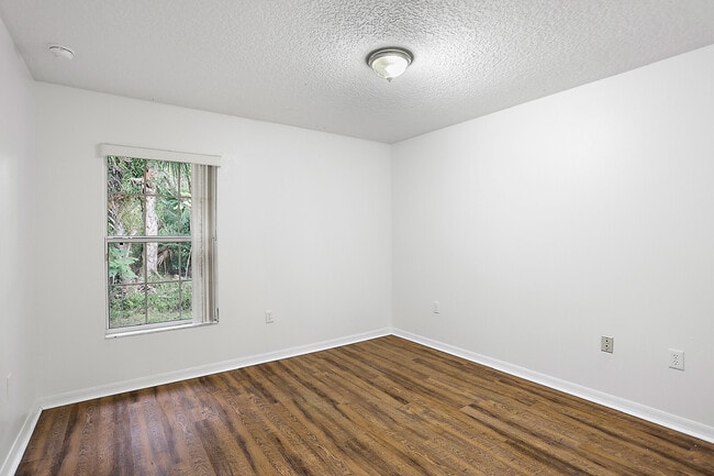 Building Photo - 512 Paulling Dr