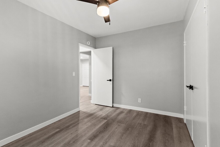 Building Photo - 113 S Lillie Ave