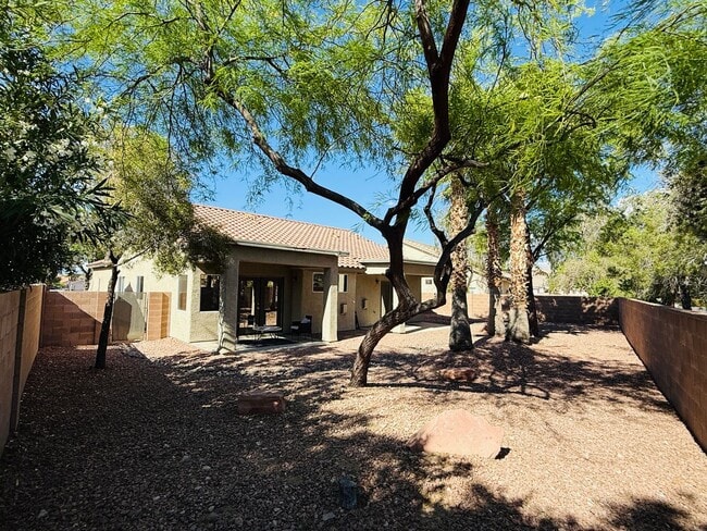 Building Photo - Stunning Gated 3 Bedroom & 2 Bath Located in Southern Highlands