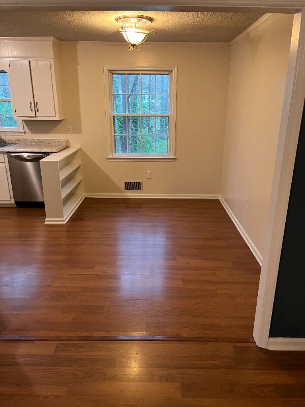 Building Photo - 114 Hight Dr