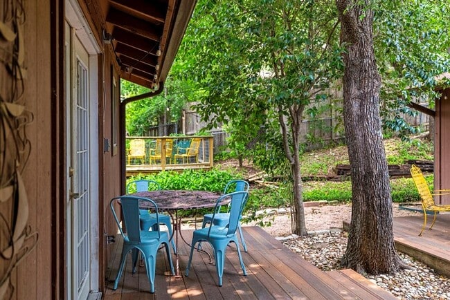 Building Photo - 2320 Montclaire St