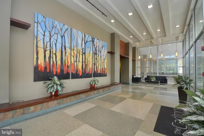 Building Photo - Bright 1BR 1B Condo | All Utilities Included | Arlington