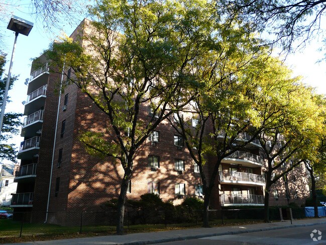 Primary Photo - Carriage House