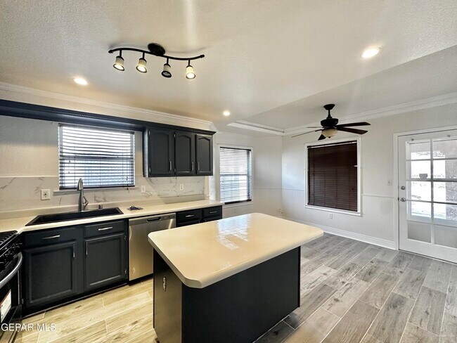 Building Photo - 12277 Red Sun Dr