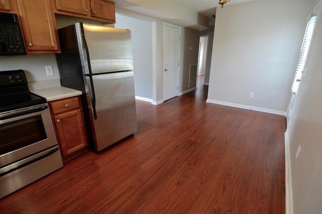 Building Photo - 599 Albion Cir