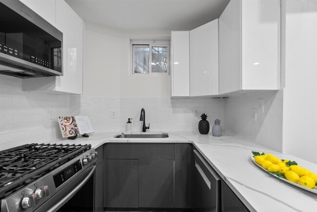 Building Photo - 407 Park Ave