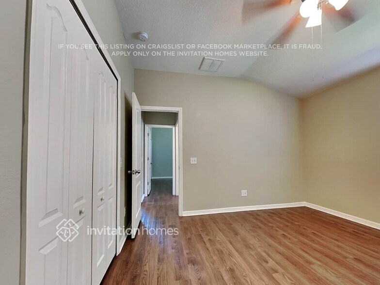 Building Photo - 10417 Meadow Spring Dr