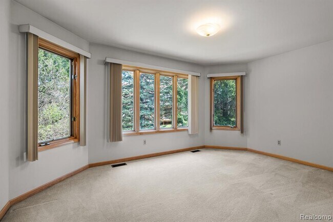 Building Photo - 6739 Arlington Dr