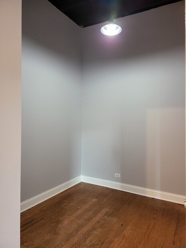 Building Photo - 3436 S Western Ave