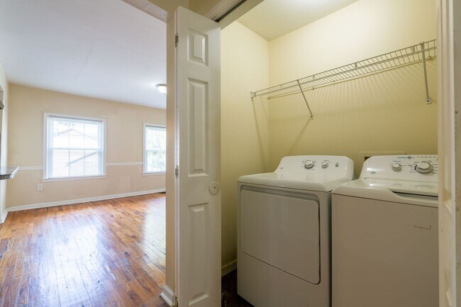 Building Photo - 4-Bedroom Rental in Prime Hapeville Location