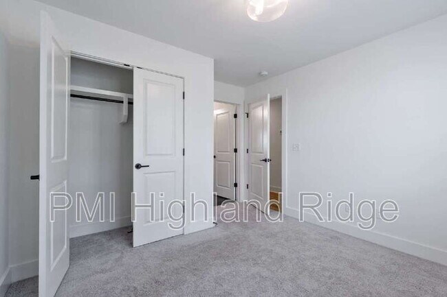 Building Photo - 700 N Dupont Ave