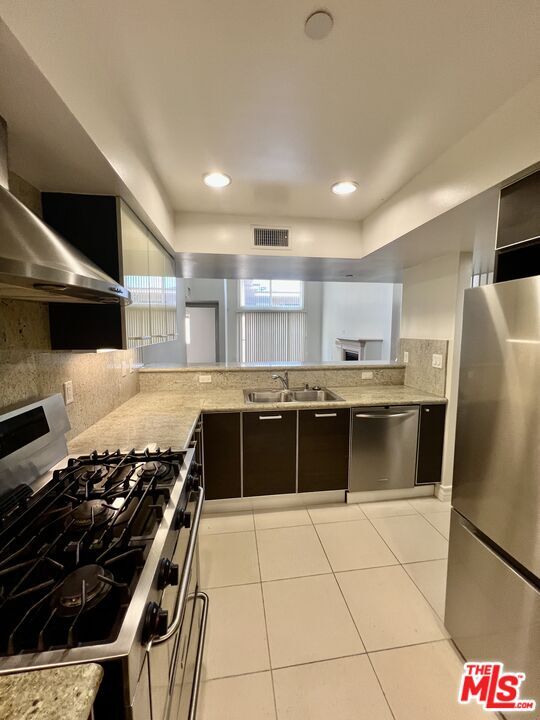 Building Photo - 1353 N Fuller Ave