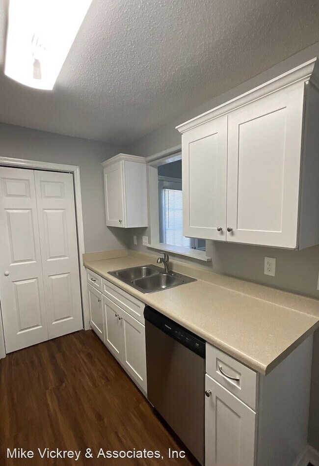 Building Photo - 2 br, 1.5 bath House - 3929 Miramar Court