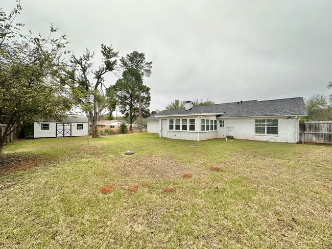 Building Photo - Charming Single-Story Brick Home Available! Whitehouse ISD!