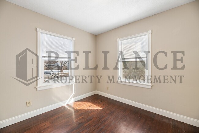 Building Photo - 4825 E Pine St