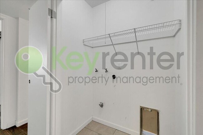 Building Photo - 8133 Molokai Way