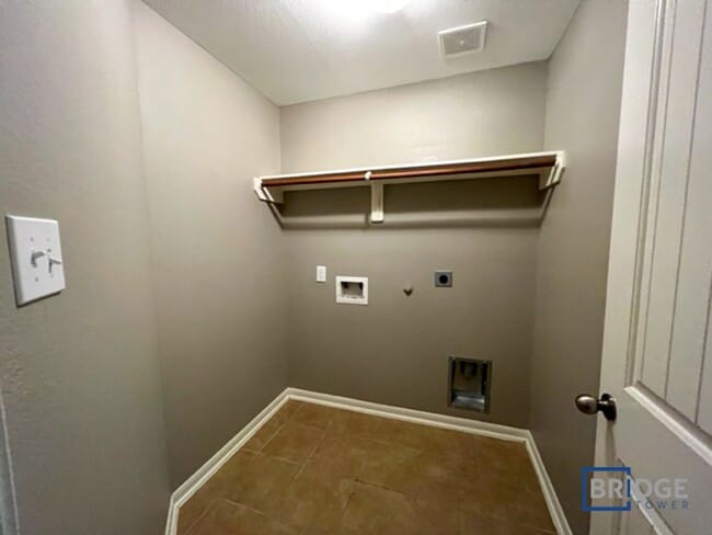 Building Photo - 13560 Lake Breeze Ln