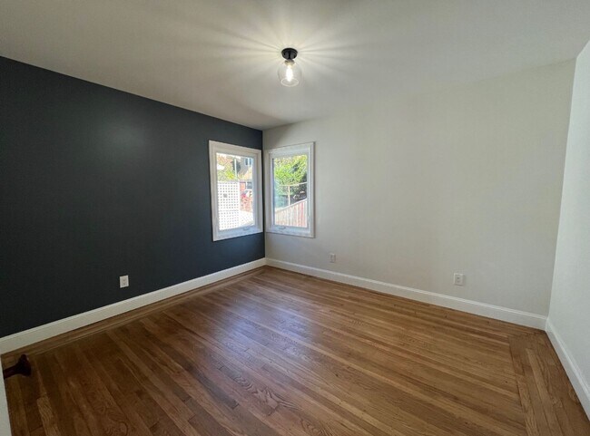 Building Photo - 5685 Jordan Ave