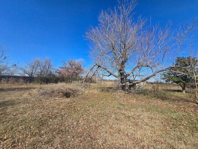 Building Photo - 3 Bedroom 2 Bath home in Shawnee!