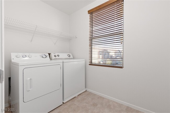 Building Photo - 908 Shining Rose Pl