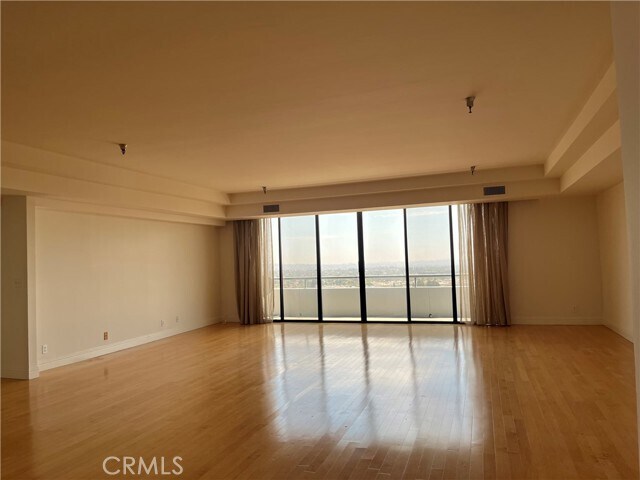 Building Photo - 10660 Wilshire Blvd