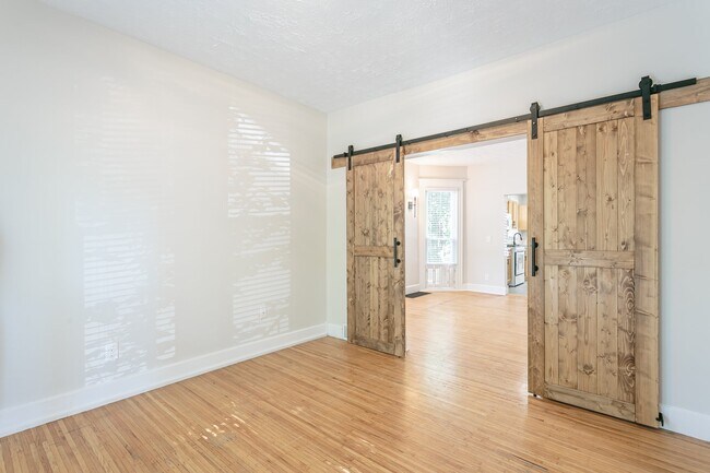 Building Photo - 284 Pearl St