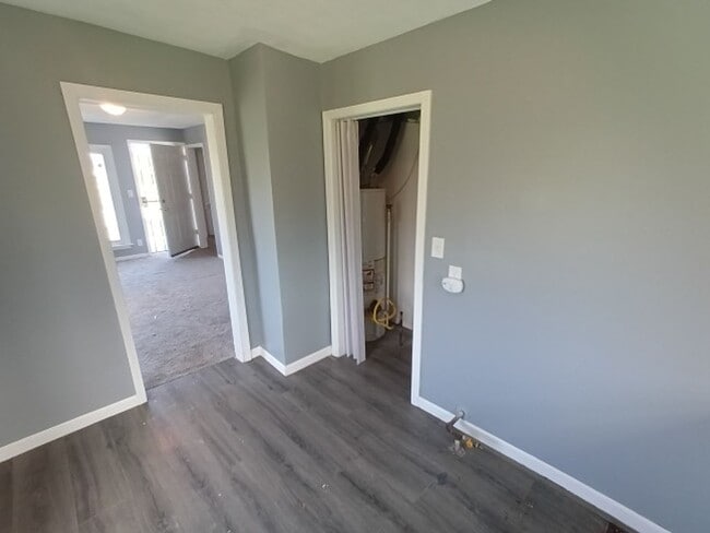 Building Photo - 4 bed/1bath bungalow! Now Available! $1250/mo