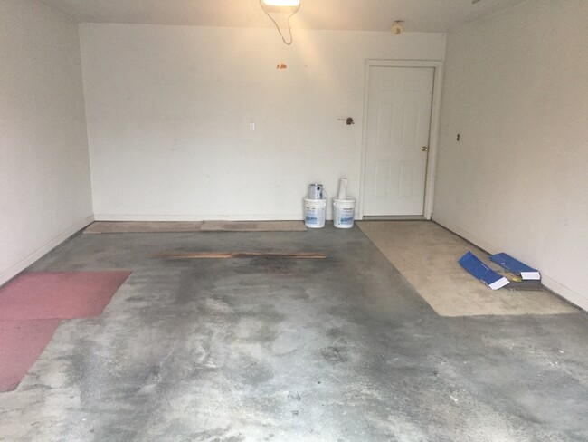 Building Photo - 2BR/ 2BA 1 Car Garage Condo in West Knox -...