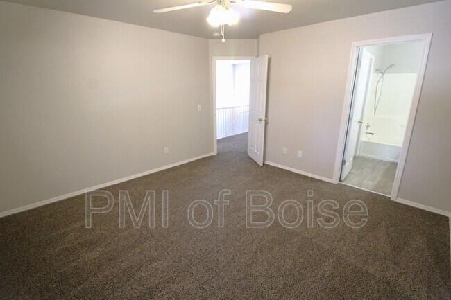 Building Photo - 5801 N Cobbler Ln