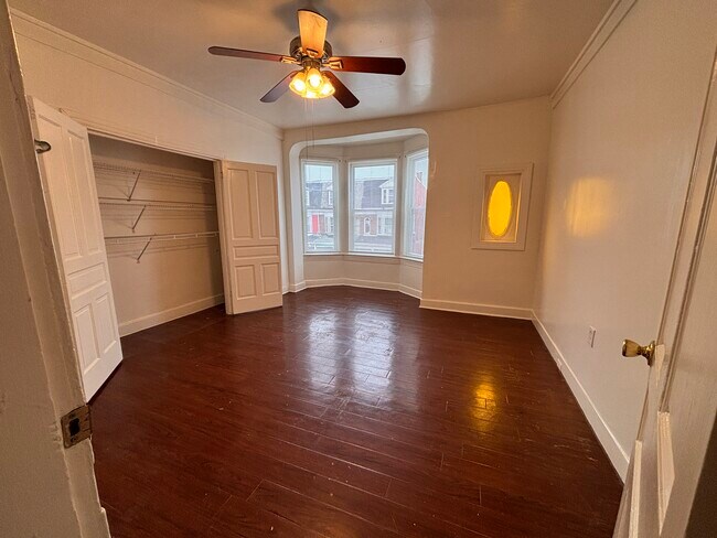 Building Photo - 738 W Poplar St