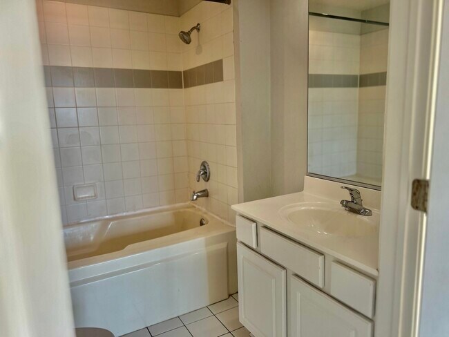 Building Photo - 31 Foxcroft Rd