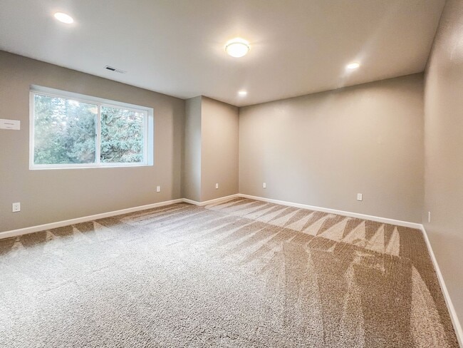 Building Photo - 13128 12th Dr SE