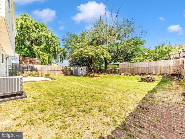 Building Photo - 1305 Peachtree Ct