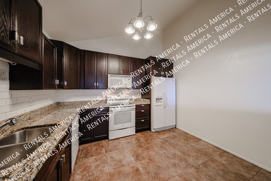 Building Photo - 712 N Santa Barbara