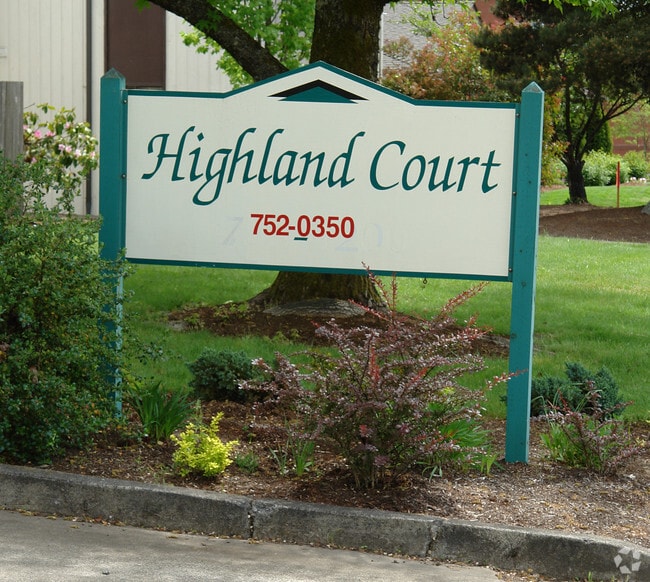 Building Photo - Highland Court