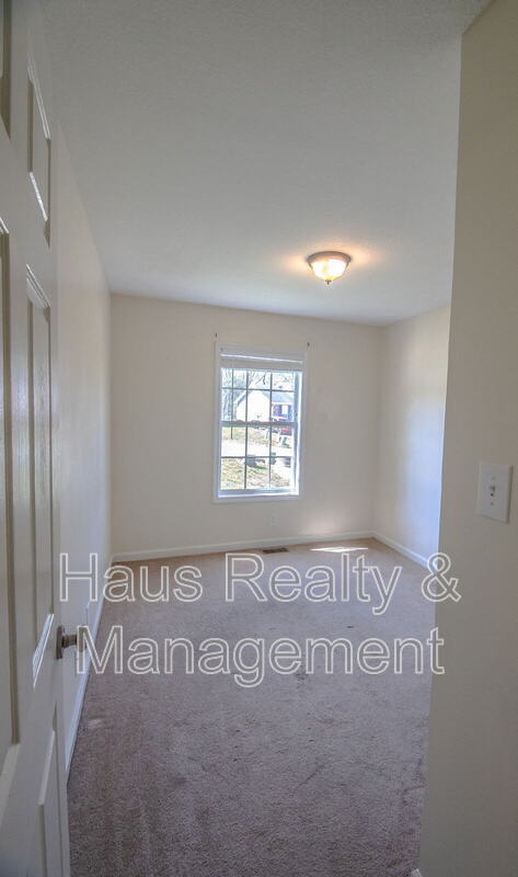 Building Photo - 955 Russet Dr