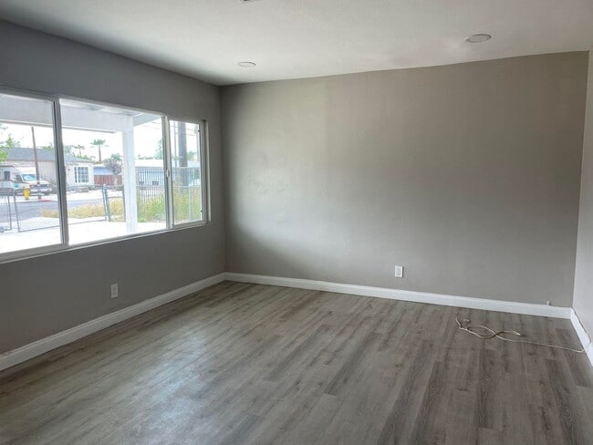 Building Photo - Recently Upgraded Two Bedroom One Bathroom...