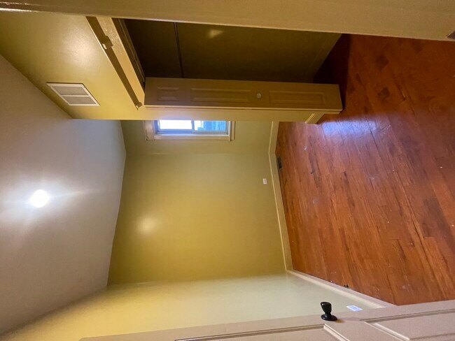 Building Photo - 3341 W Walnut St