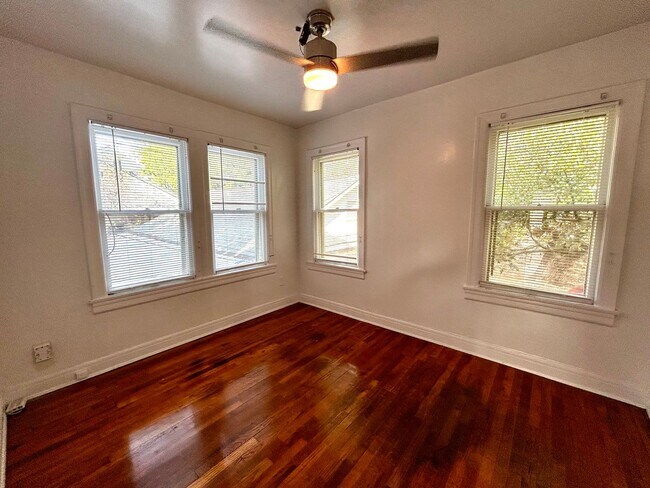 Building Photo - 1305 Lorrain St