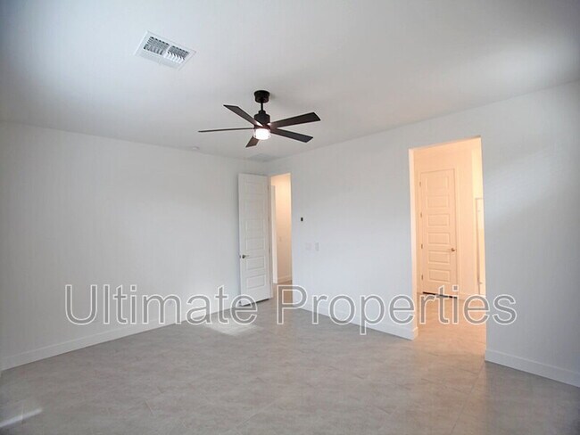 Building Photo - 10210 Indianola Ave
