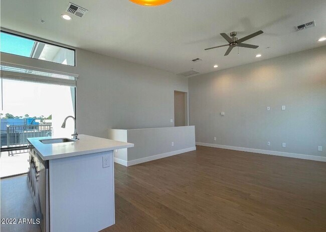 Building Photo - 6060 E Baseline Rd