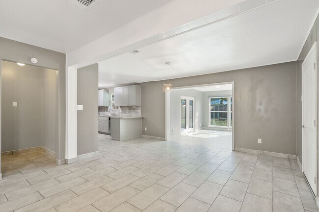 Building Photo - 3307 Roaming Woods Ln