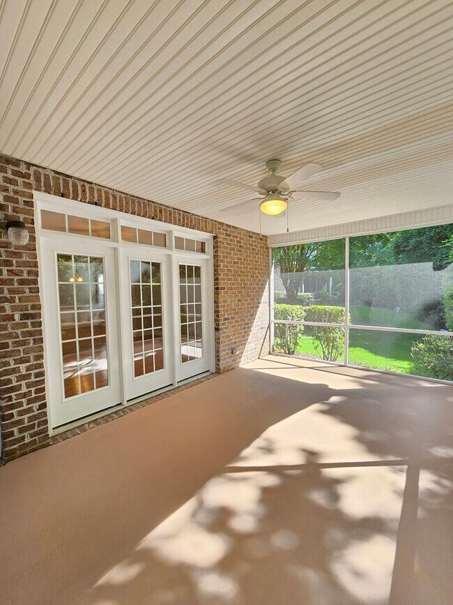 Building Photo - TOWNHOMES AT HOLLY GLEN - Gorgeous townhom...