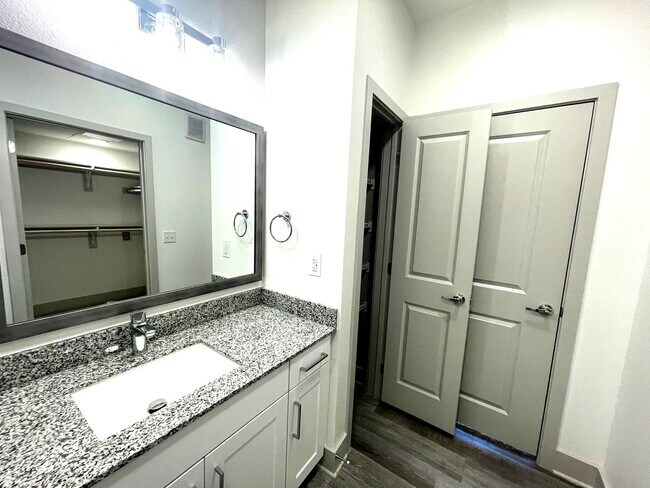 Building Photo - 8101 Blue Goose Rd