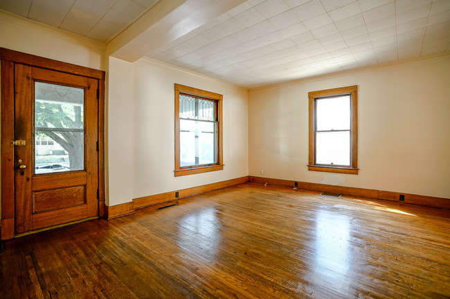 Hardwood Floors in Living Room - 911 N Cooper St