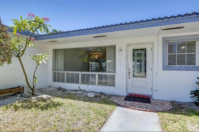 Building Photo - 2041 Coral Reef Dr