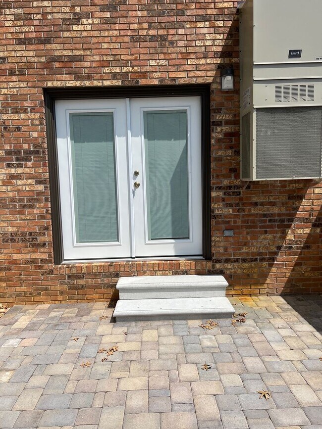 Building Photo - 2 Bedroom/1.5 Bath Townhouse Kingsport TN