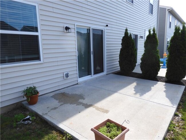 Building Photo - 4208 Aine Dr