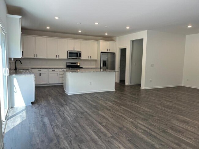 Building Photo - 198 Blue Butterfly Dr